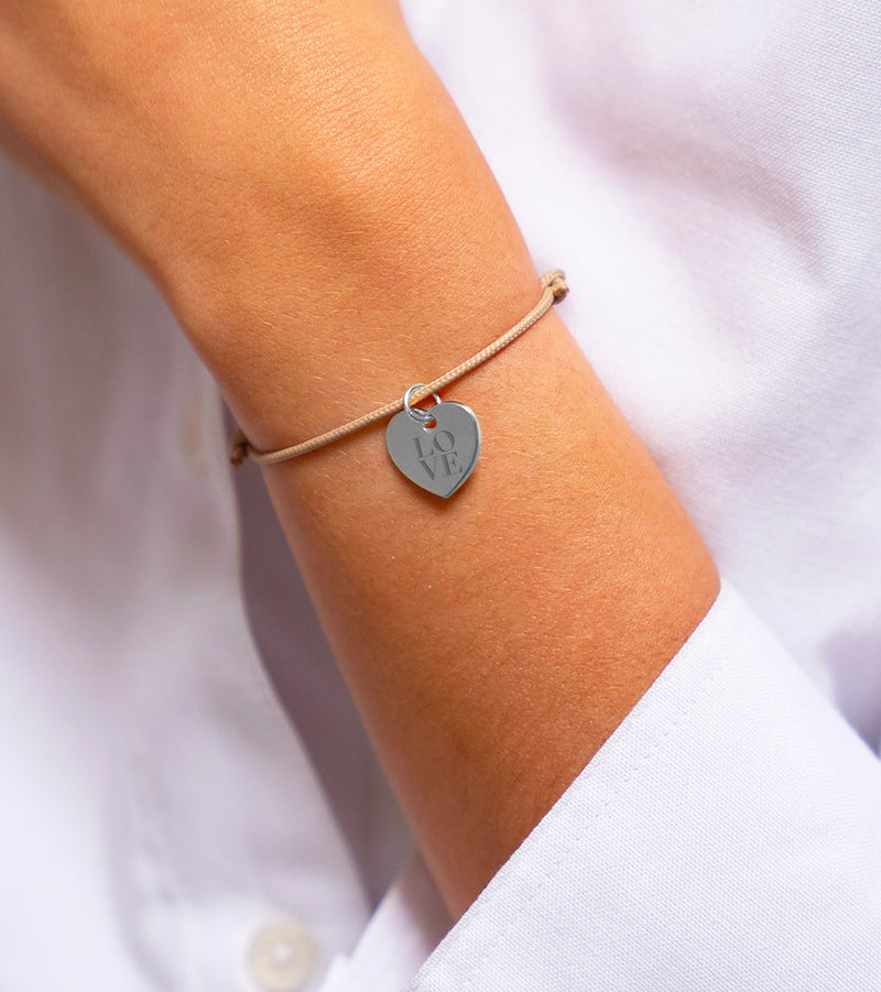 Délicat bracelet argent, coeur cordon beige