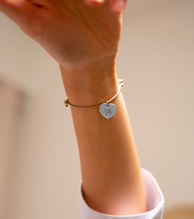 Accessoire argenté, coeur cordon beige