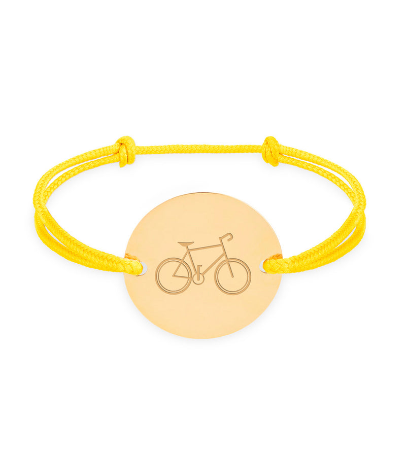 Affichez votre passion pour le cyclisme avec style ! Ce bracelet personnalisé en plaqué or avec son cordon jaune est le complément parfait pour les amateurs de vélo. Un accessoire unique pour un look chic et sportif !