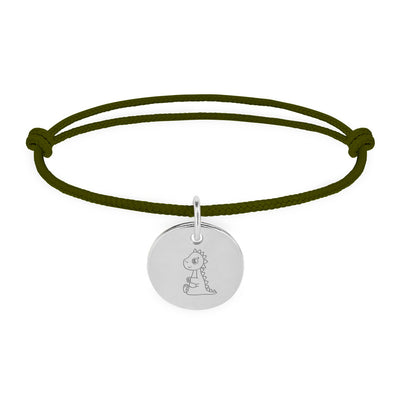 Un bracelet personnalisé en argent avec une médaille de 15mm sur un cordon kaki.