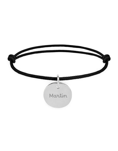 Bracelet en argent 15mm avec médaillon personnalisé, élégant cordon noir.