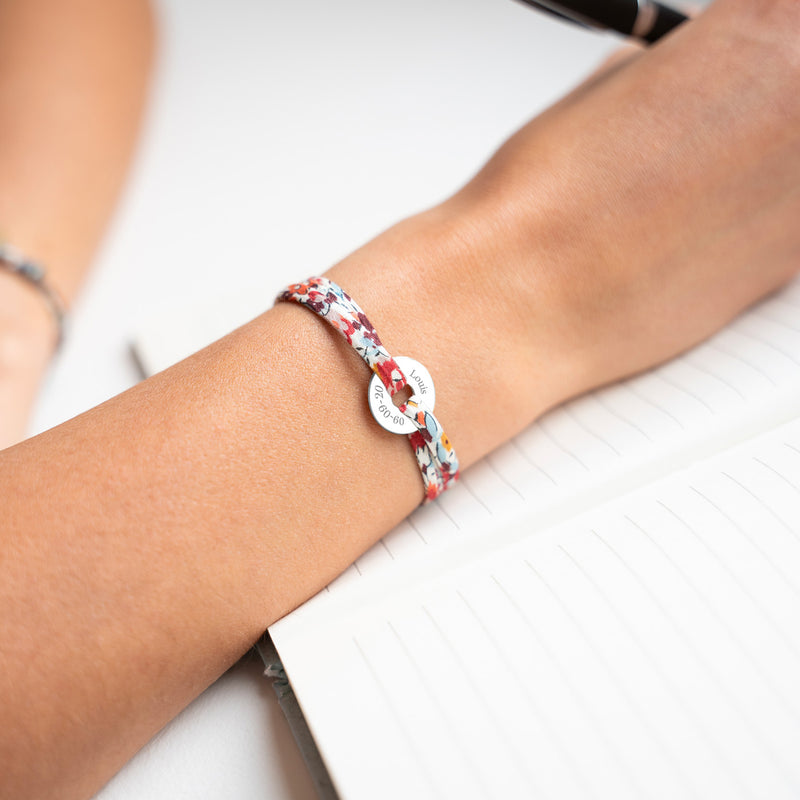  All fiches produits  All fiches produits  75% 10 AE7  Le liberty pavot fait office de lien pour ce bracelet cible personnalisé de 15mm en argent.       	 Le liberty pavot fait office de lien pour ce bracelet cible personnalisé de 15mm en argent.  Activer la compatibilité du lecteur d'écran   Pour activer la compatibilité avec le lecteur d'écran, appuyez sur ⌘+Option+Z Pour connaître les raccourcis clavier, appuyez sur ⌘barre obliqueSara Gadoin a quitté le document.