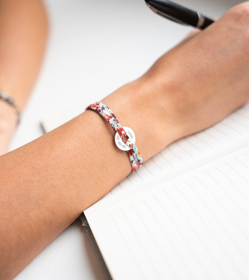  All fiches produits  All fiches produits  75% 10 AE7  Le liberty pavot fait office de lien pour ce bracelet cible personnalisé de 15mm en argent.       	 Le liberty pavot fait office de lien pour ce bracelet cible personnalisé de 15mm en argent.  Activer la compatibilité du lecteur d'écran   Pour activer la compatibilité avec le lecteur d'écran, appuyez sur ⌘+Option+Z Pour connaître les raccourcis clavier, appuyez sur ⌘barre obliqueSara Gadoin a quitté le document.