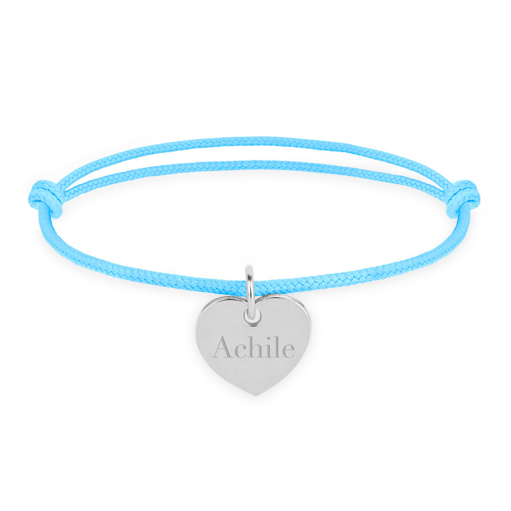 Un bracelet orné d'un cœur argent de 15mm, sur un cordon bleu pastel.