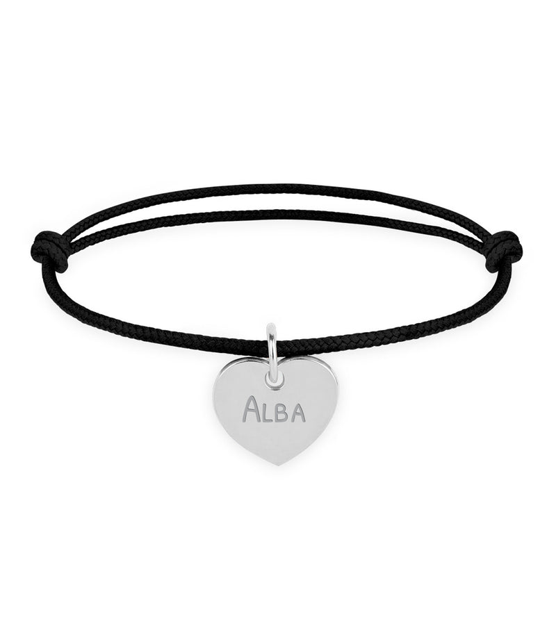 Un bracelet tendance avec un coeur en argent de 15mm, parfait pour toutes les occasions.