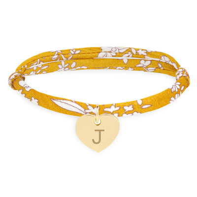 Un bracelet en forme de cœur de 15mm, plaqué or, avec un lien Liberty Clivia.