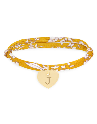 Un bracelet en forme de cœur de 15mm, plaqué or, avec un lien Liberty Clivia.