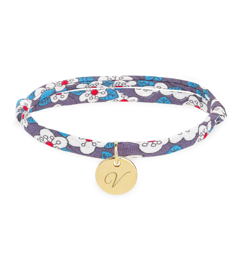 Bracelet Personnalisé Médaille 10mm Plaqué Or avec Charme Liberty Iris. Élégance en toute simplicité.