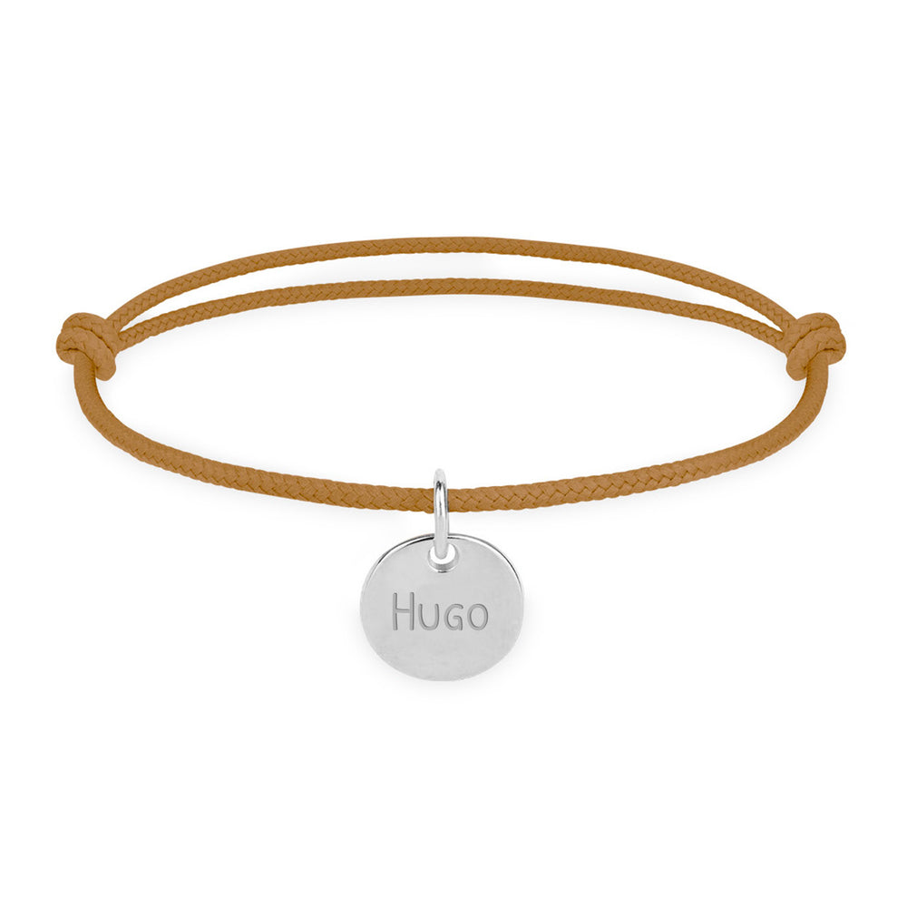 Bracelet en argent 10mm avec médaille personnalisée et cordon marron clair, un accessoire élégant et unique pour votre style.