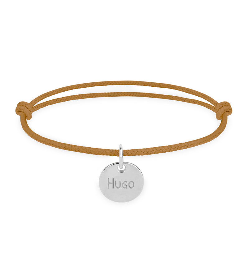 Bracelet en argent 10mm avec médaille personnalisée et cordon marron clair, un accessoire élégant et unique pour votre style.