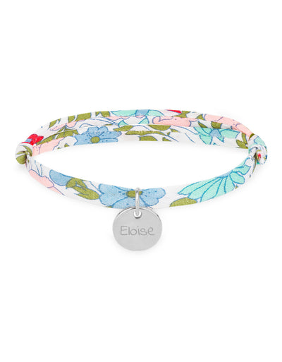 Un bracelet argenté avec une médaille de 10mm et un lien Liberty Hortensia.