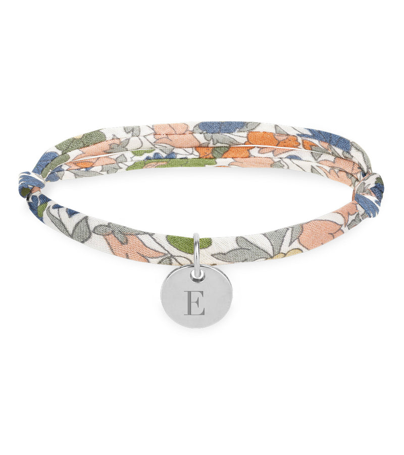 Un bracelet argenté avec une médaille de 10mm, orné d'un élégant Liberty Lilas.