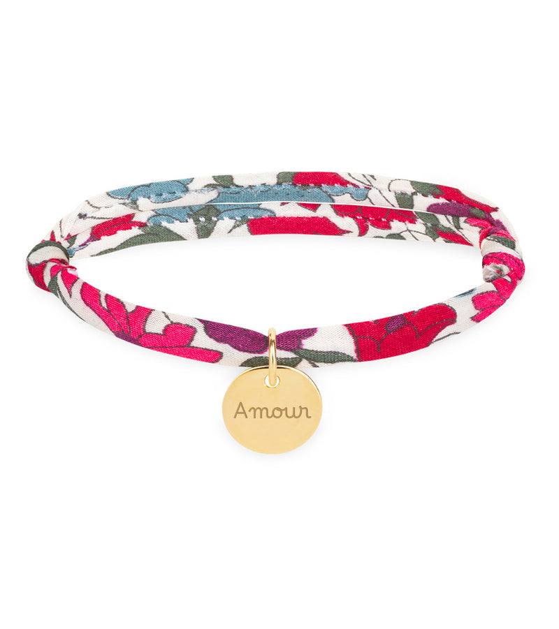 Un bracelet en Liberty Jacinthe avec une médaille plaquée or de 10mm, pour une touche de chic et d'élégance.