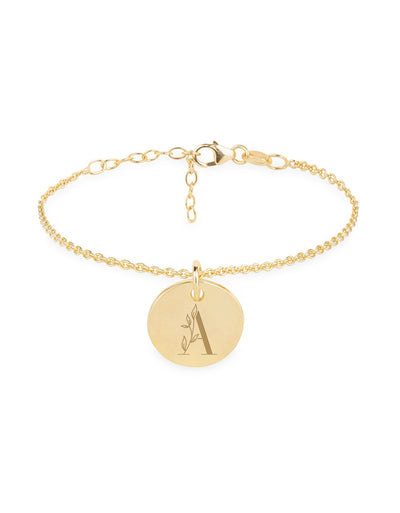 Bracelet personnalisé avec médaille en plaqué or, parfait pour exprimer votre style unique.