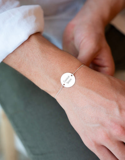 Personnalisez votre style avec ce bracelet médaille, argent, 20mm, doté de deux trous sur une chaîne plate.