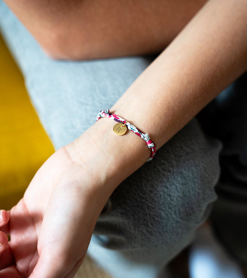 Bracelet personnalisé avec médaille plaquée or 10mm sur lien Liberty Pavot