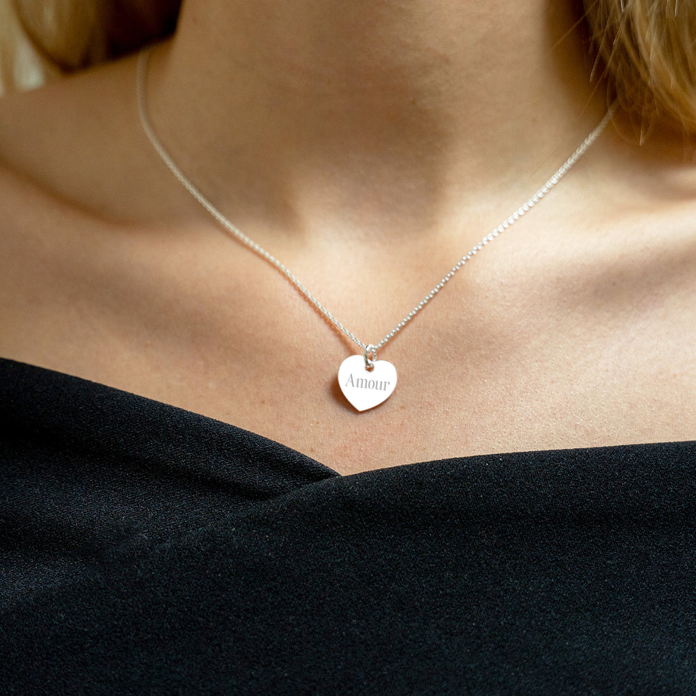 Un pendentif coeur en argent de 15mm, personnalisé selon vos désirs.