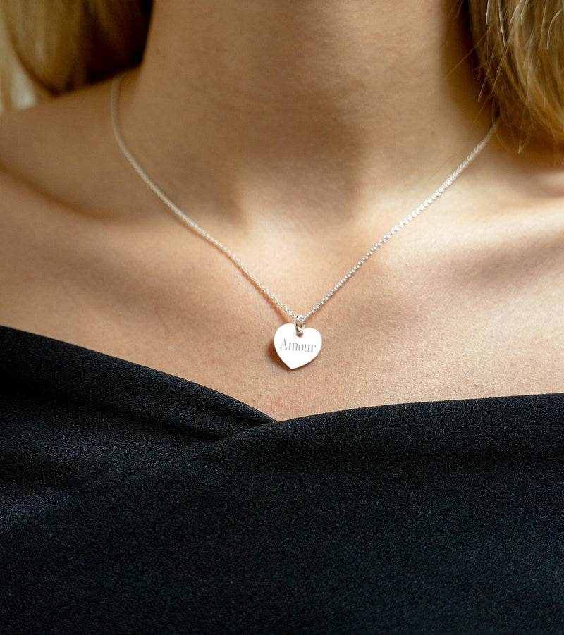 Un pendentif coeur en argent de 15mm, personnalisé selon vos désirs.