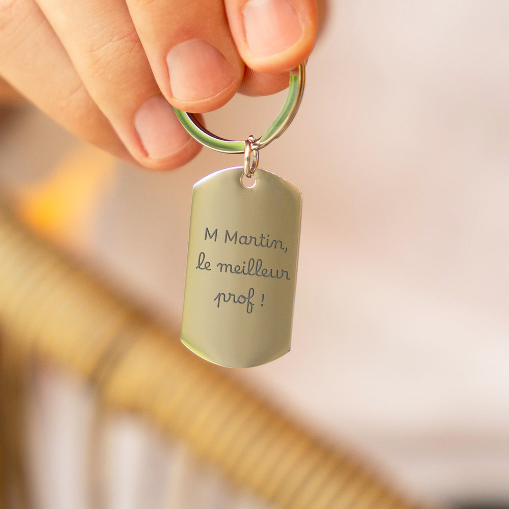 Avec sa forme rectangulaire de 39mm x 22mm, ce porte-clé en acier inoxydable est doté d'un anneau rond de 30mm.
