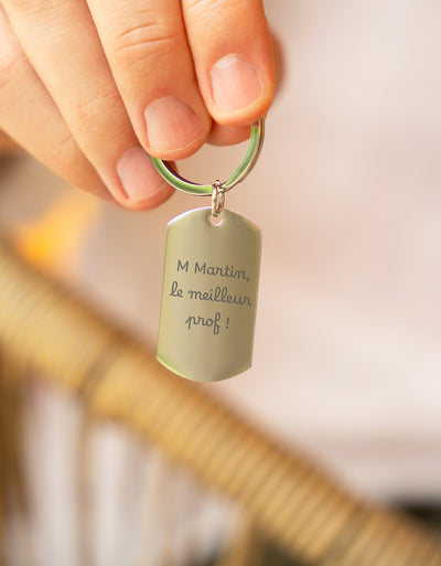 Avec sa forme rectangulaire de 39mm x 22mm, ce porte-clé en acier inoxydable est doté d'un anneau rond de 30mm.