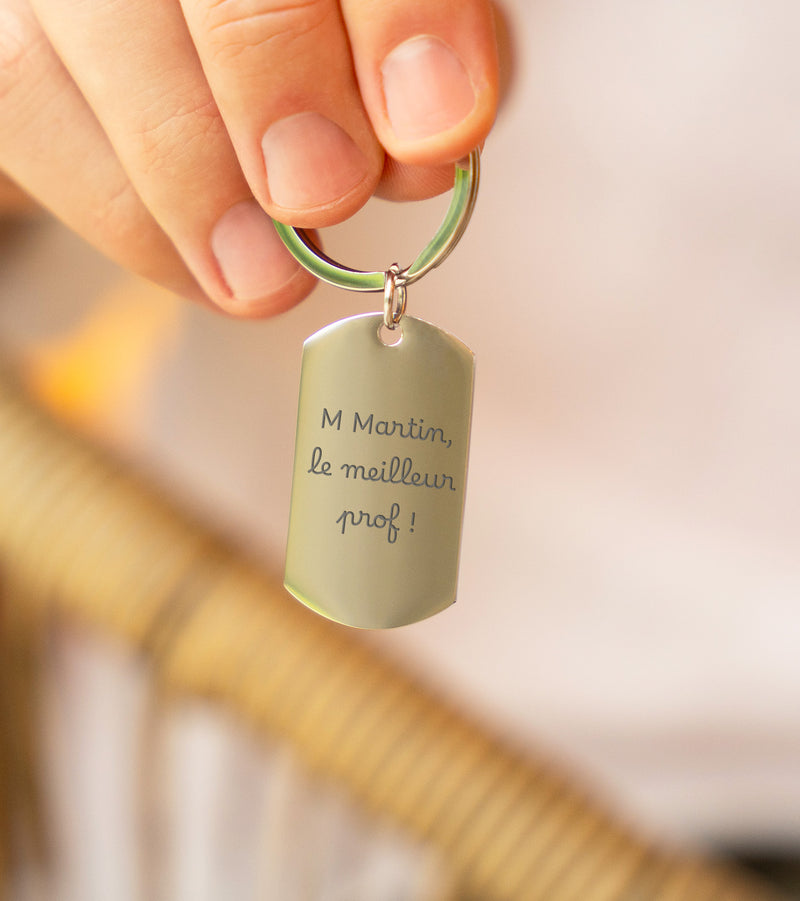 Avec sa forme rectangulaire de 39mm x 22mm, ce porte-clé en acier inoxydable est doté d'un anneau rond de 30mm.