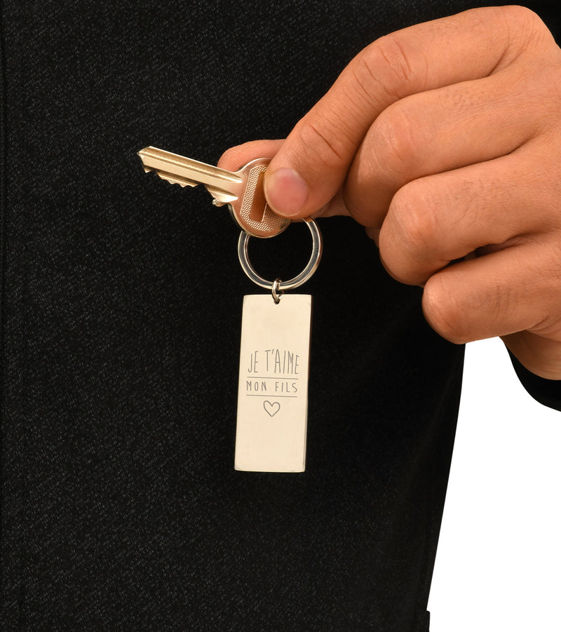Porte clé avec une plaque de 50mm x 22mm en acier inoxydable et un anneau rond personnalisable