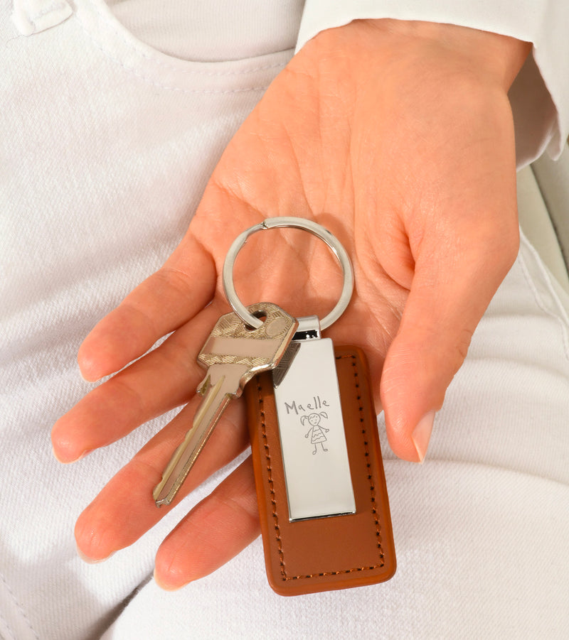 Porte clé personnalisé avec un anneau rond en acier inoxydable et un rectangle de 63mm x 30mm en cuir PU marron